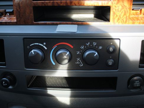 Used 2006 Dodge Ram 1500 Truck SLT image 30