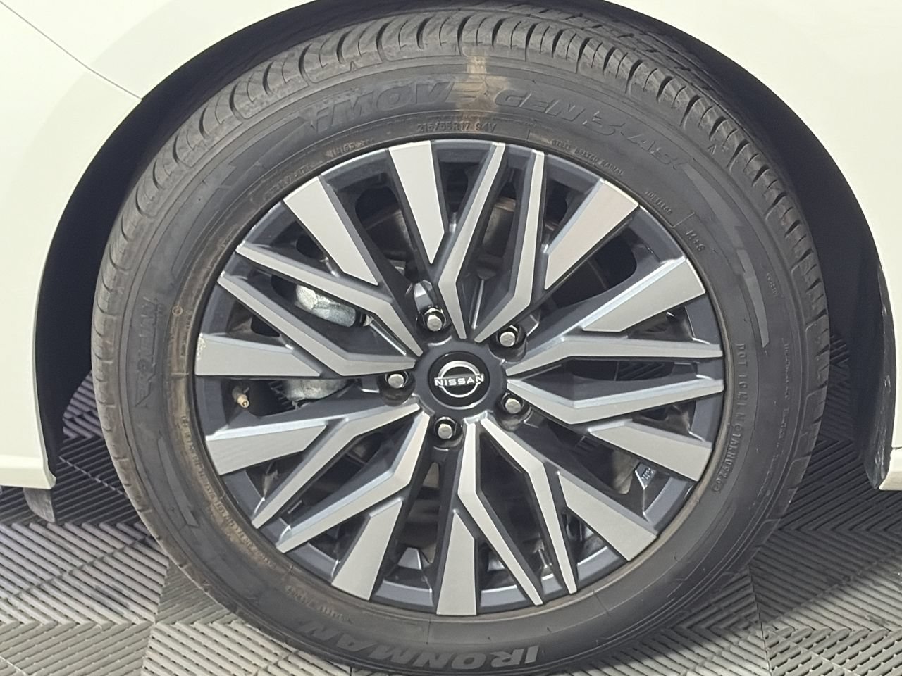 Used 2025 Nissan Altima 2.5 SV FWD image 10