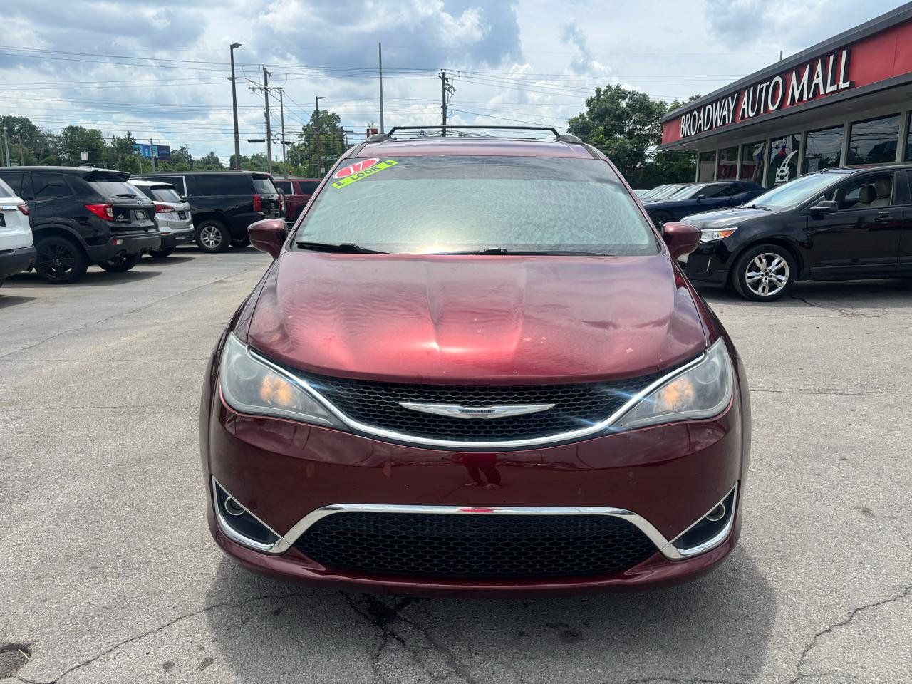 Used 2017 Chrysler Pacifica Touring-L w/ Tire & Wheel Group FWD image 8