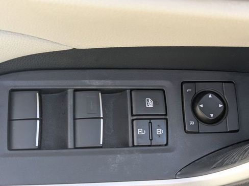 Used 2019 Toyota RAV4 XLE Premium image 12