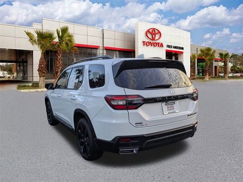 Used 2025 Honda Pilot Black Edition image 6