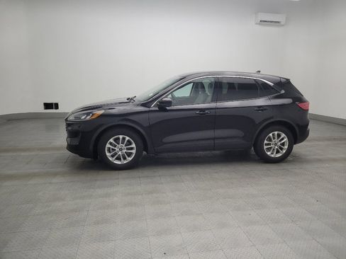 Used 2020 Ford Escape SE image 2