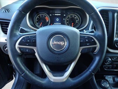 Used 2018 Jeep Cherokee Limited AWD/4WD image 8