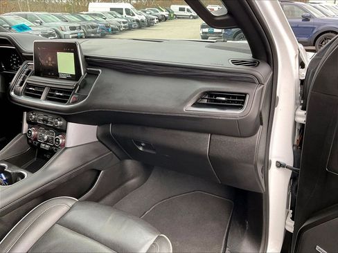 Used 2024 GMC Yukon XL SLT image 12