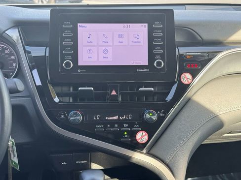 Used 2024 Toyota Camry SE image 15