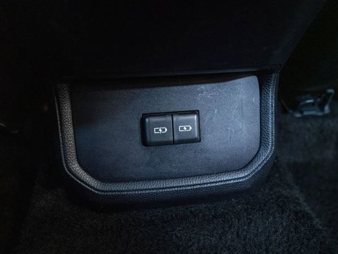 Used 2024 Toyota Highlander LE AWD/4WD image 35