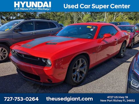 Used 2017 Dodge Challenger R/T RWD image 1