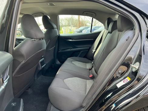 Used 2018 Toyota Camry LE image 27