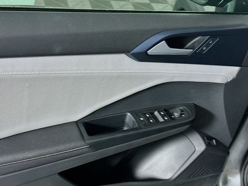 Used 2024 Volkswagen Taos SE image 15