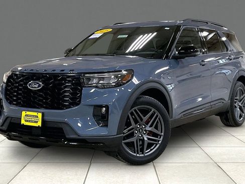 Certified 2025 Ford Explorer ST-Line w/ Premium Package image 2