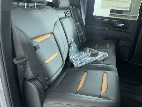 Used 2025 GMC Sierra 2500 AT4 w/ Technology Package AWD/4WD image 27