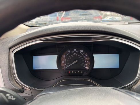 Used 2020 Ford Fusion SE FWD image 8