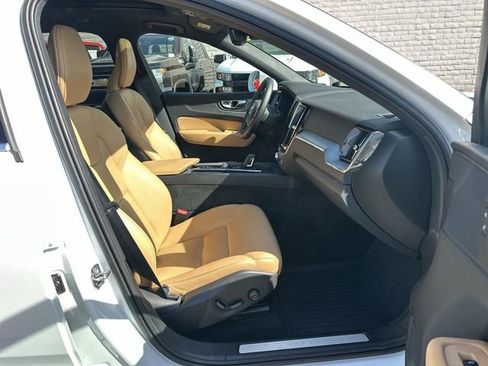 Used 2020 Volvo XC60 T8 Momentum w/ Protection Package Premier image 27