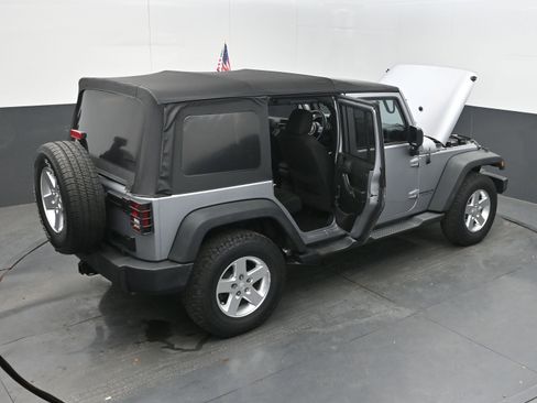 Used 2014 Jeep Wrangler Unlimited Sport w/ Max Tow Package AWD/4WD image 43