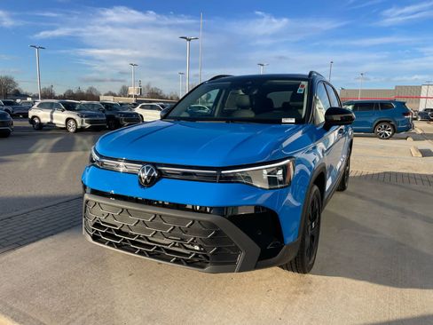New 2026 Volkswagen Taos SE FWD image 11