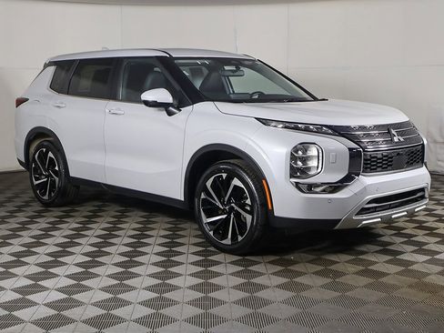 Used 2024 Mitsubishi Outlander SE image 50