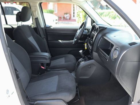 Used 2016 Jeep Patriot Latitude w/ Sun/Sound Group FWD image 34