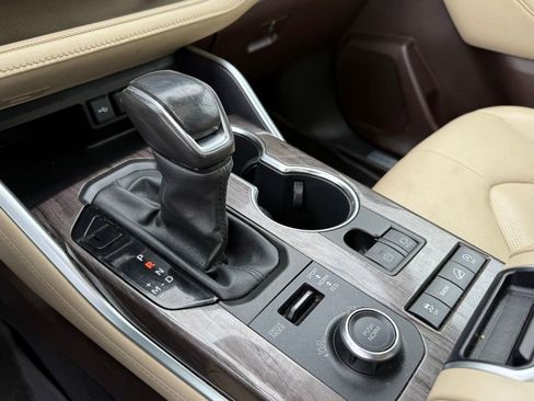 Used 2020 Toyota Highlander Limited image 21