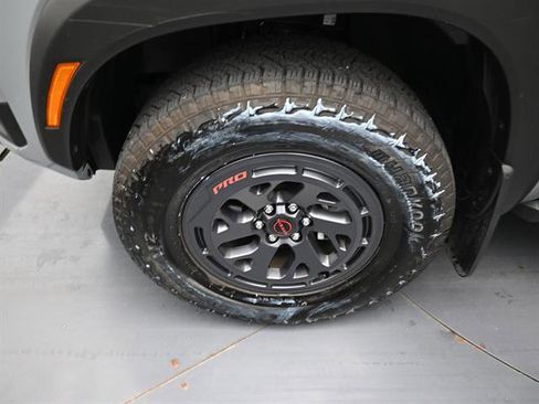 Used 2025 Nissan Frontier PRO-4X image 23