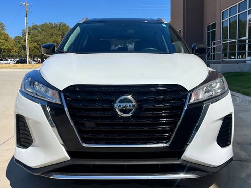 Used 2021 Nissan Kicks SV FWD image 2