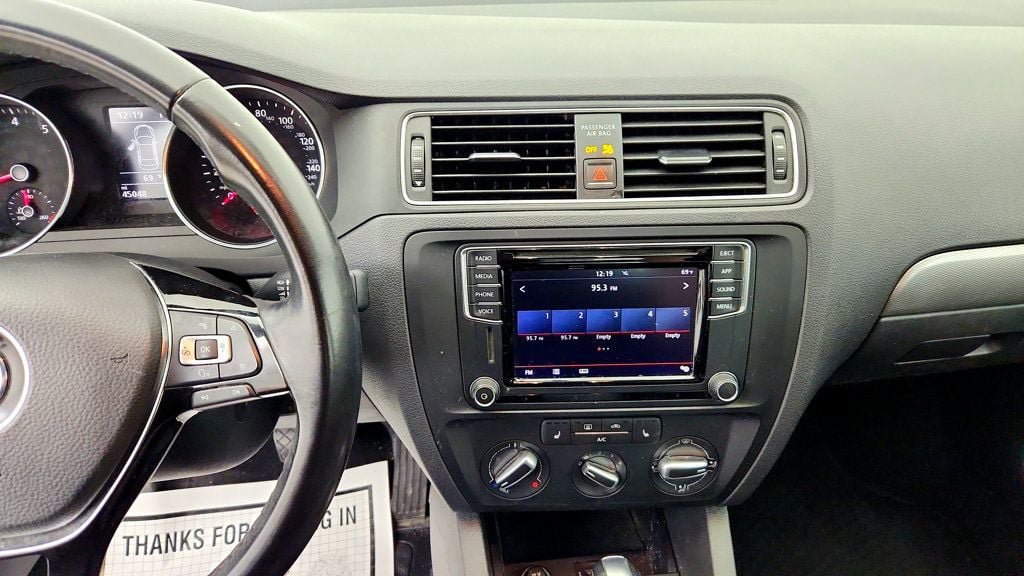 Used 2018 Volkswagen Jetta SE FWD image 18