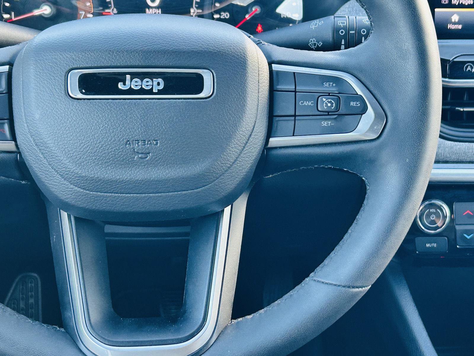 Used 2023 Jeep Compass Latitude AWD/4WD image 14