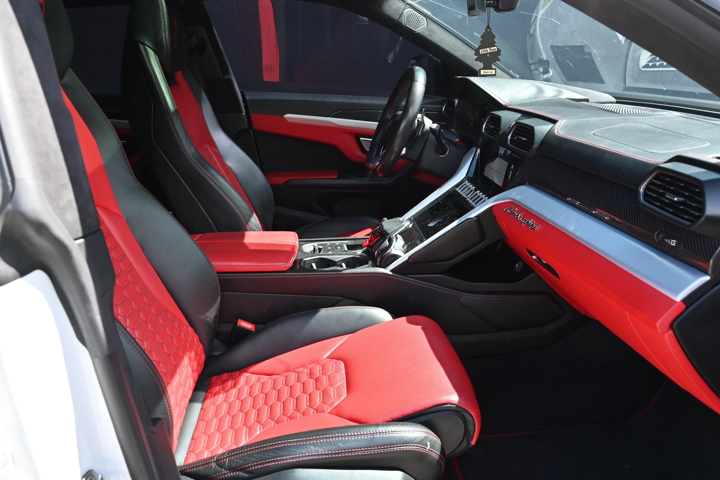 Used 2021 Lamborghini Urus AWD/4WD image 15