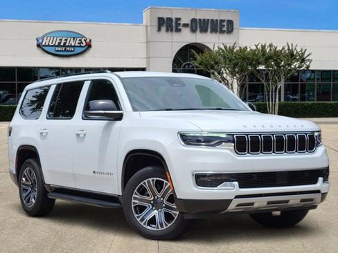 Certified 2024 Jeep Wagoneer Series II w/ Flexible Seating Group RWD image 1