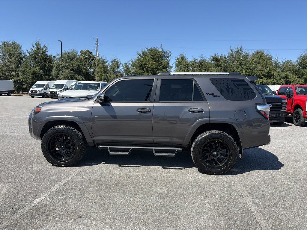 Used 2018 Toyota 4Runner TRD Off-Road Premium AWD/4WD image 4