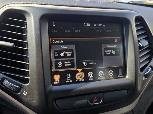 Used 2017 Jeep Cherokee Latitude w/ Cold Weather Group image 18