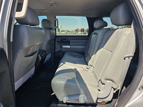 Used 2019 Toyota Sequoia SR5 AWD/4WD image 17