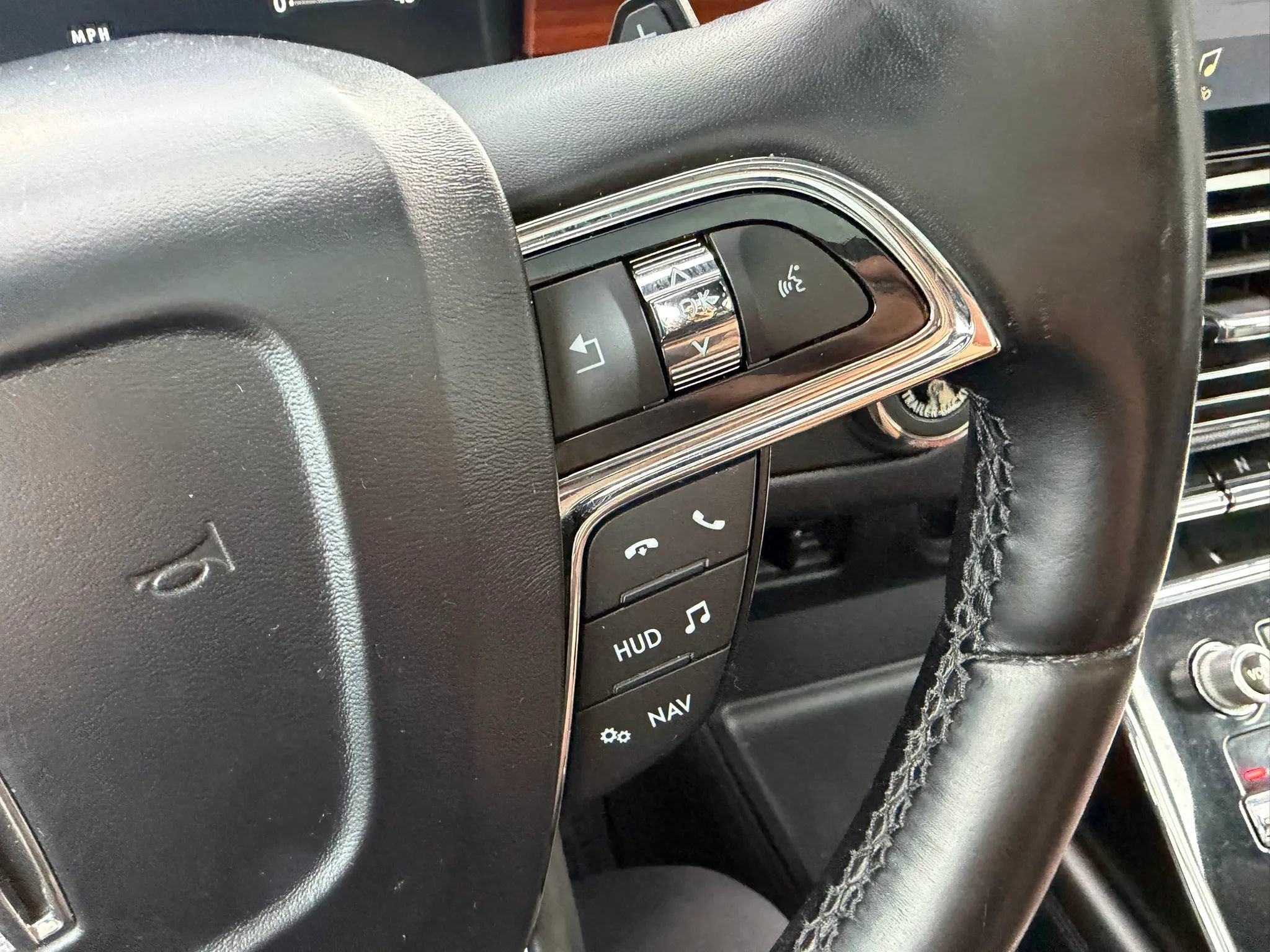 Used 2018 Lincoln Navigator Select w/ Technology Package AWD/4WD image 21