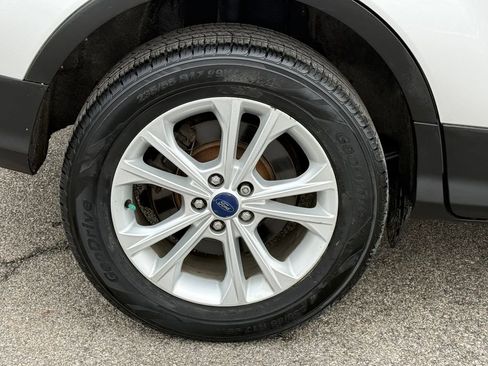 Used 2017 Ford Escape SE w/ Equipment Group 201A image 16