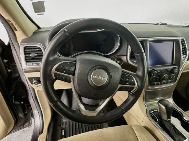 Used 2018 Jeep Grand Cherokee Laredo AWD/4WD image 14