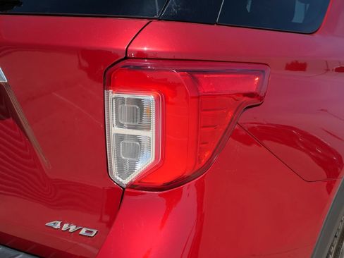 Used 2021 Ford Explorer XLT w/ Equipment Group 202A AWD/4WD image 8
