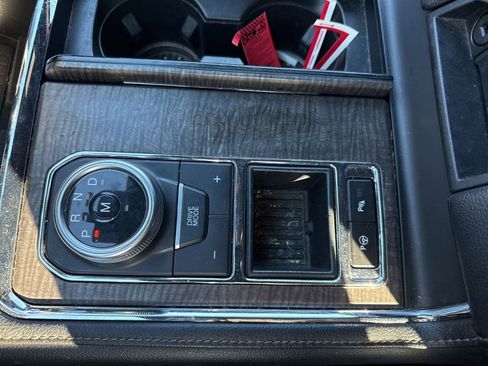 Used 2021 Ford Expedition Limited image 21