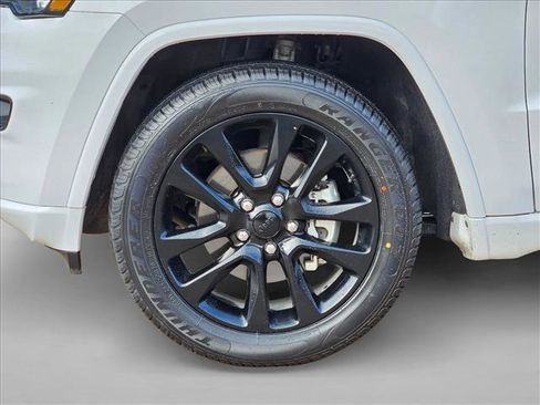 Used 2019 Jeep Grand Cherokee Altitude image 23
