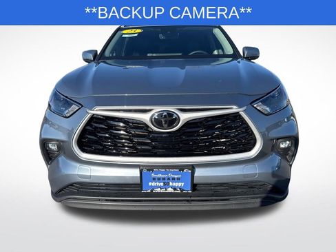 Used 2023 Toyota Highlander XLE image 2