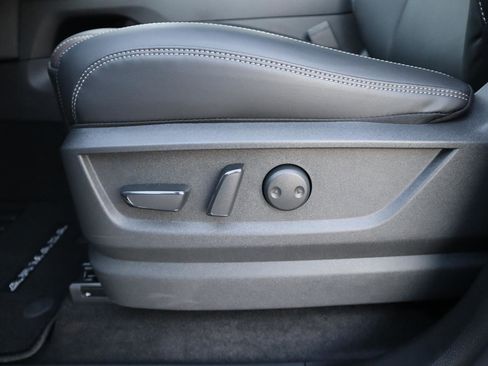 New 2026 Nissan Armada SL w/ Captain's Chari Seat Package image 18