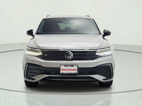 Used 2023 Volkswagen Tiguan SE R-Line FWD image 2