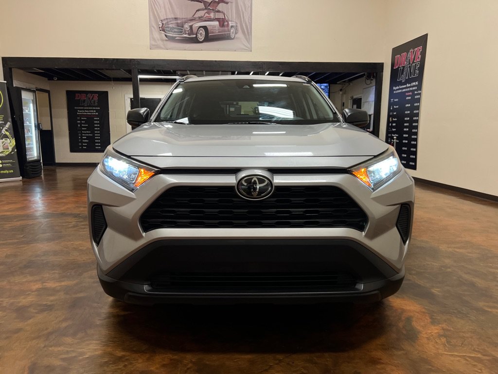 Used 2019 Toyota RAV4 LE FWD image 4