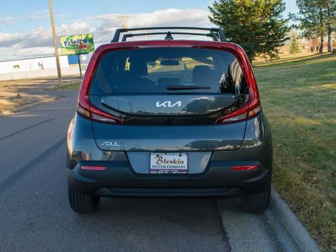 Used 2022 Kia Soul LX image 5