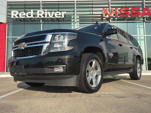 Used 2020 Chevrolet Suburban LT w/ Texas Edition Package RWD image 2