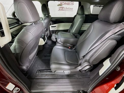 Used 2024 Kia Carnival SX Prestige image 29