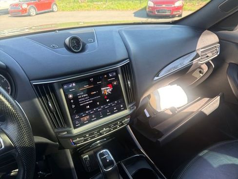 Used 2023 Maserati Levante Modena AWD/4WD image 43