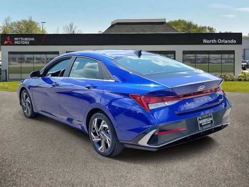 Used 2025 Hyundai Elantra Limited FWD image 2