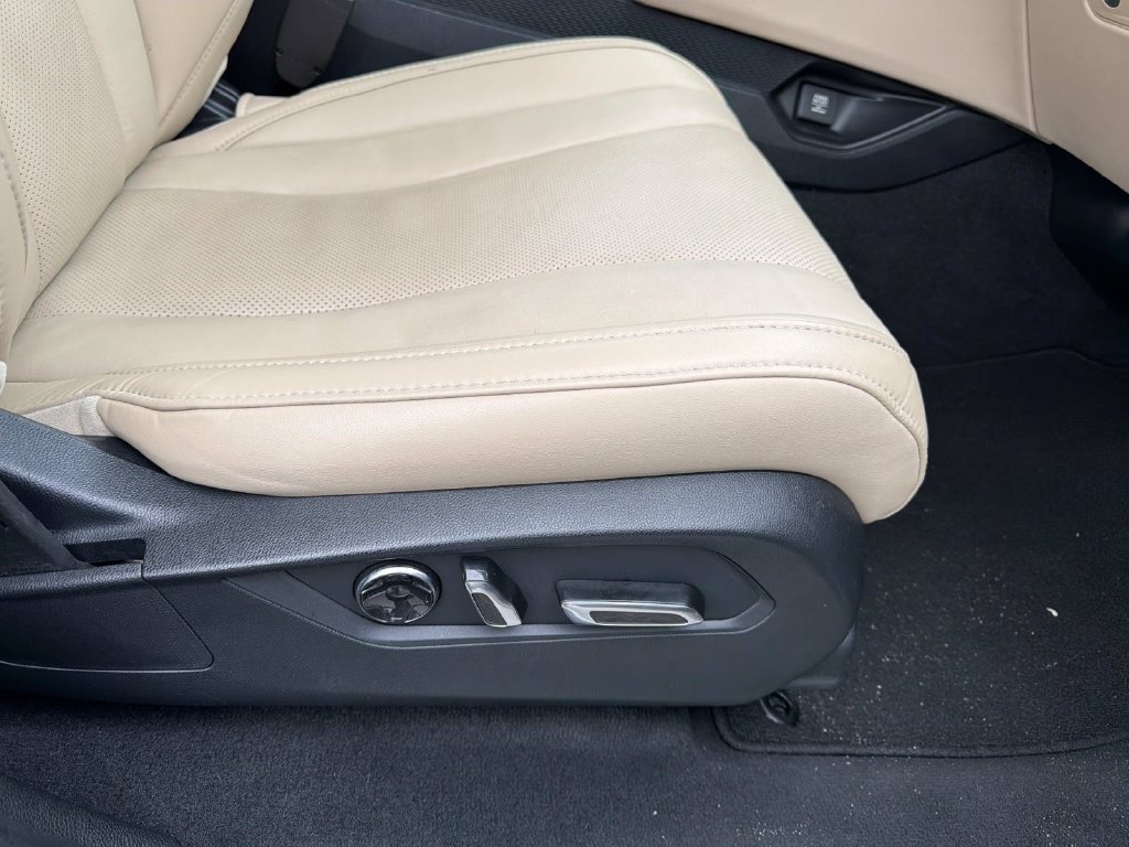 Used 2023 Acura MDX w/ Technology Package FWD image 12