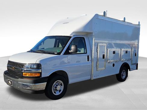 New 2025 Chevrolet Express 3500 w/ Power Convenience Package image 2