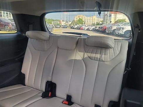Used 2023 Hyundai Palisade Limited FWD image 13