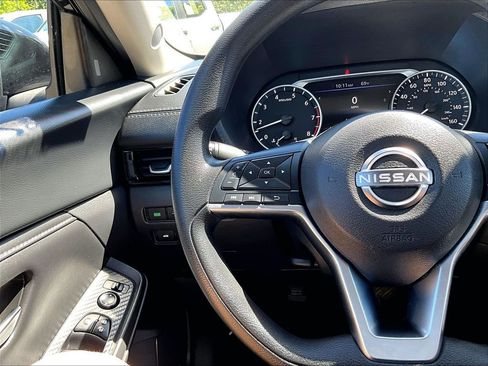 Used 2024 Nissan Sentra SV FWD image 22